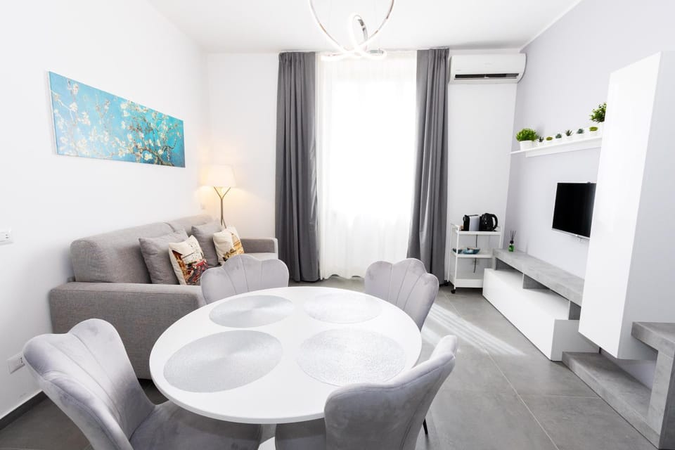 Communal lounge/ TV room, TV and multimedia, Living room, Seating area, Evening entertainment