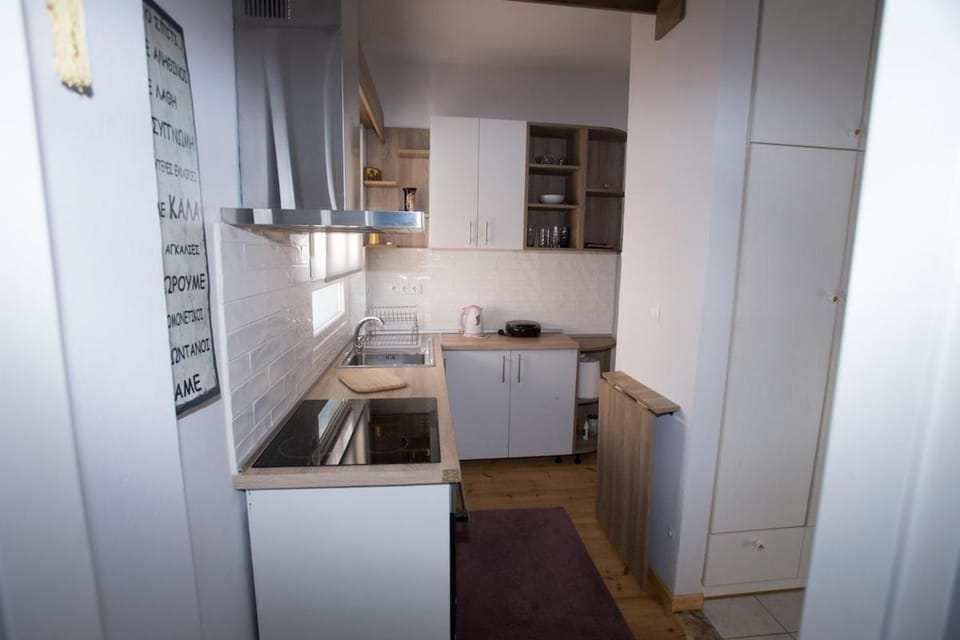 Kitchen or kitchenette, oven, pet friendly, stove