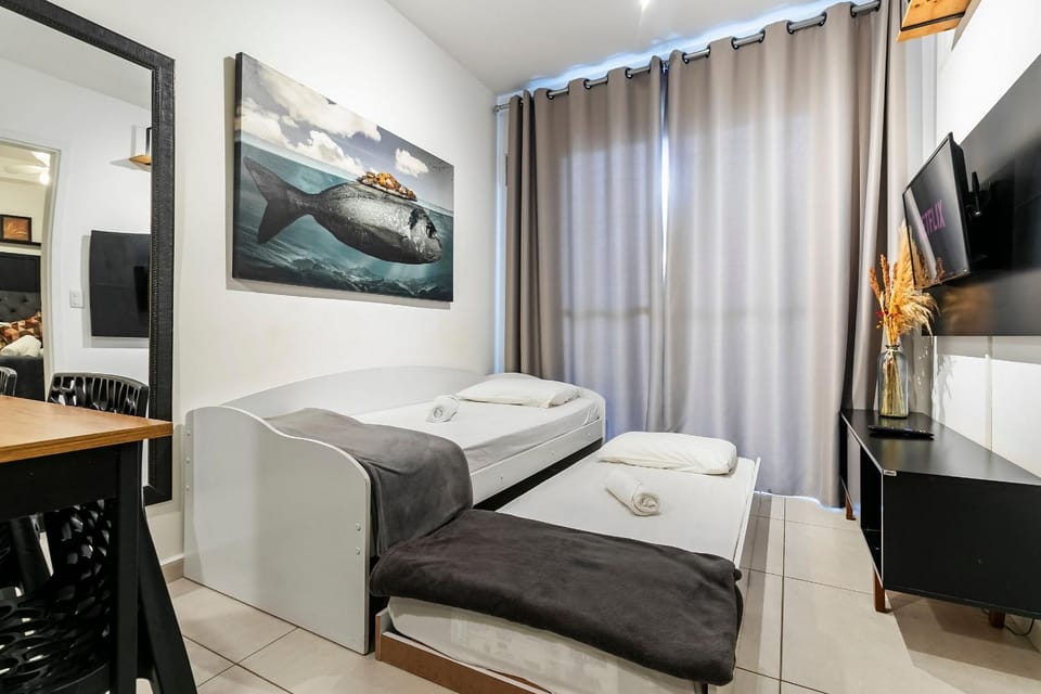 Bed, TV and multimedia, Living room, towels
