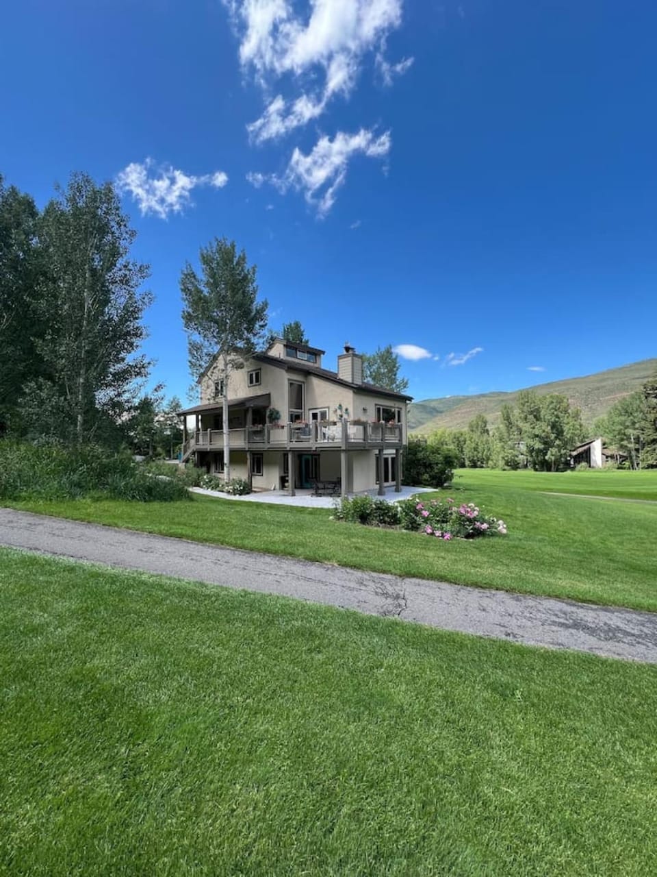 Cozy Secluded EagleVail 2 bed 2 bathroom On Golf Course House in Eagle County