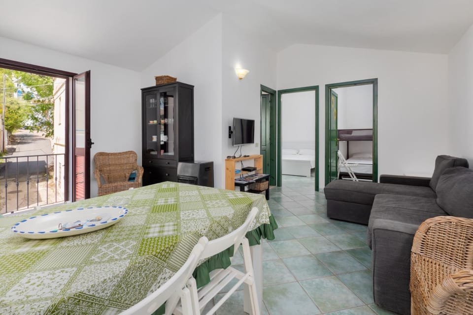 TV and multimedia, Kitchen or kitchenette, Living room, Seating area, Dining area, Evening entertainment