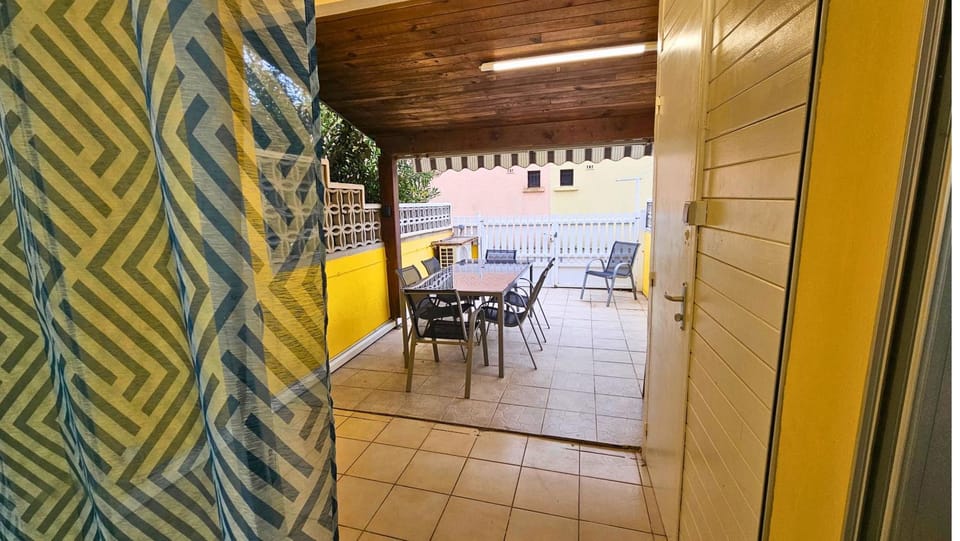Patio, Dining area