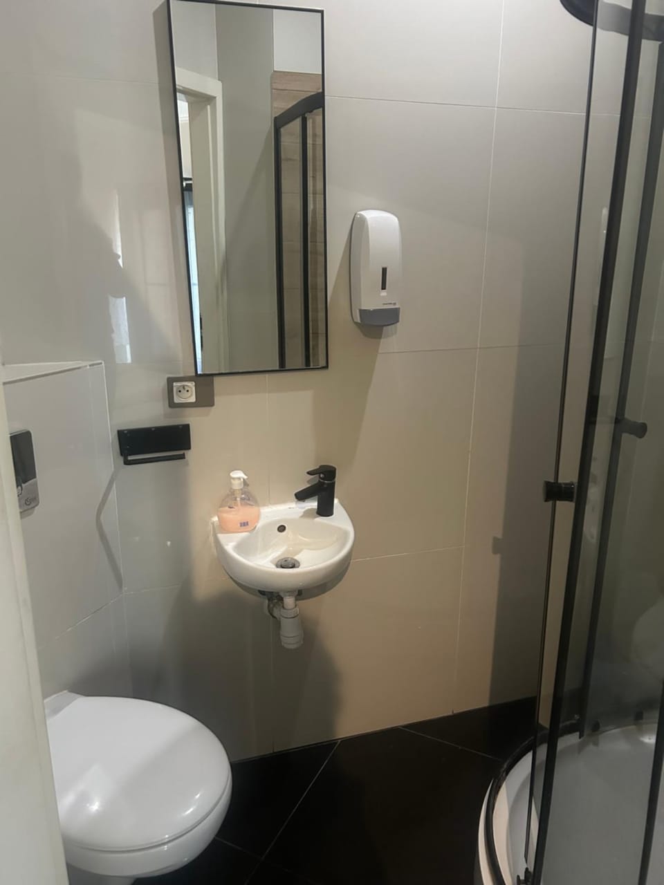 Wilcza double room small Apartment by best price City Center Apartment in Warsaw