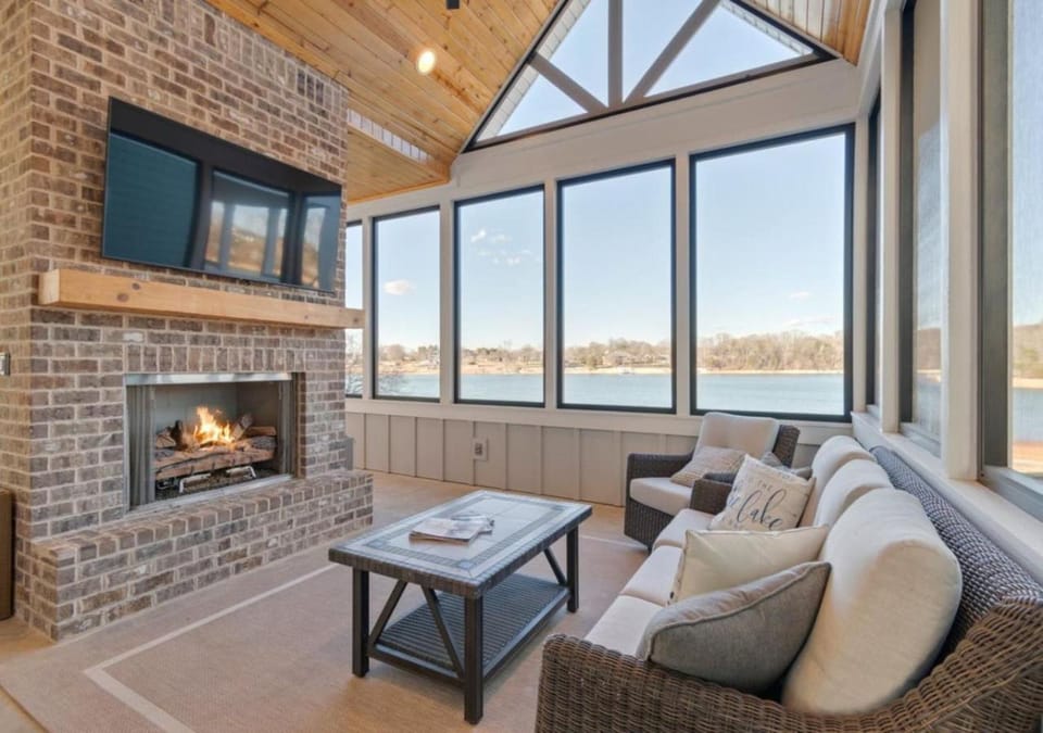 Barefoot Bliss Stunning Views Pool Firepit House in Tennessee