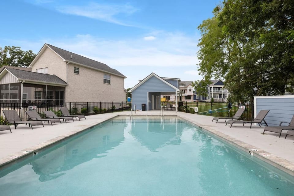 Barefoot Bliss Stunning Views Pool Firepit House in Tennessee