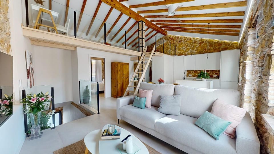 Bed, Living room, Photo of the whole room, Seating area, Bedroom
