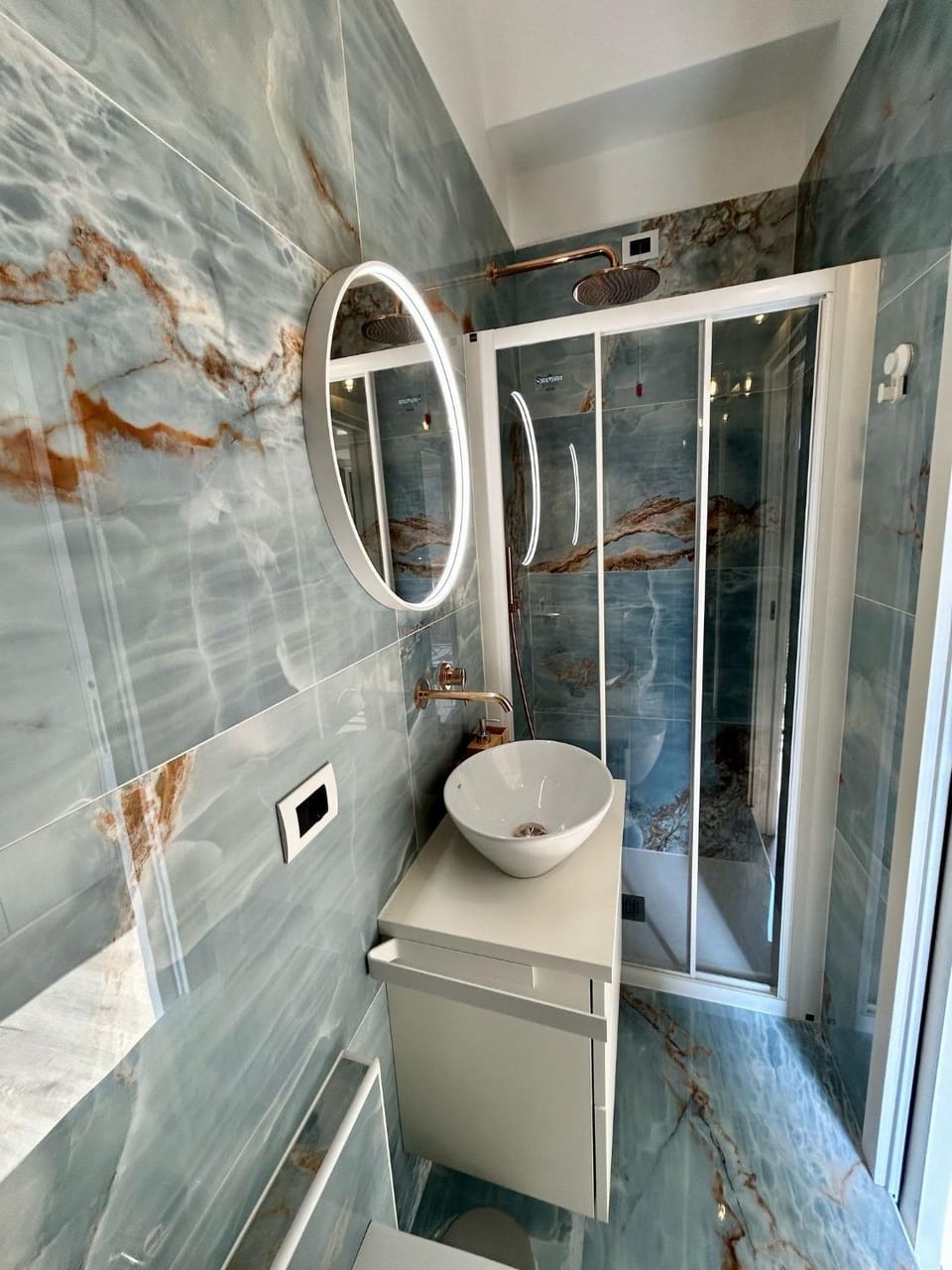 Shower, Toilet, Bathroom