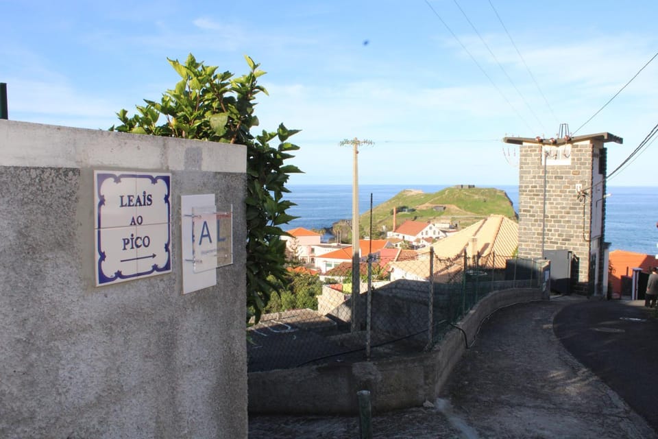 Nearby landmark, Street view
