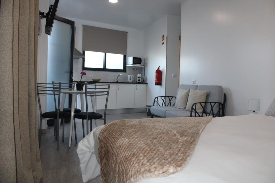 Bed, Bedroom, kitchen