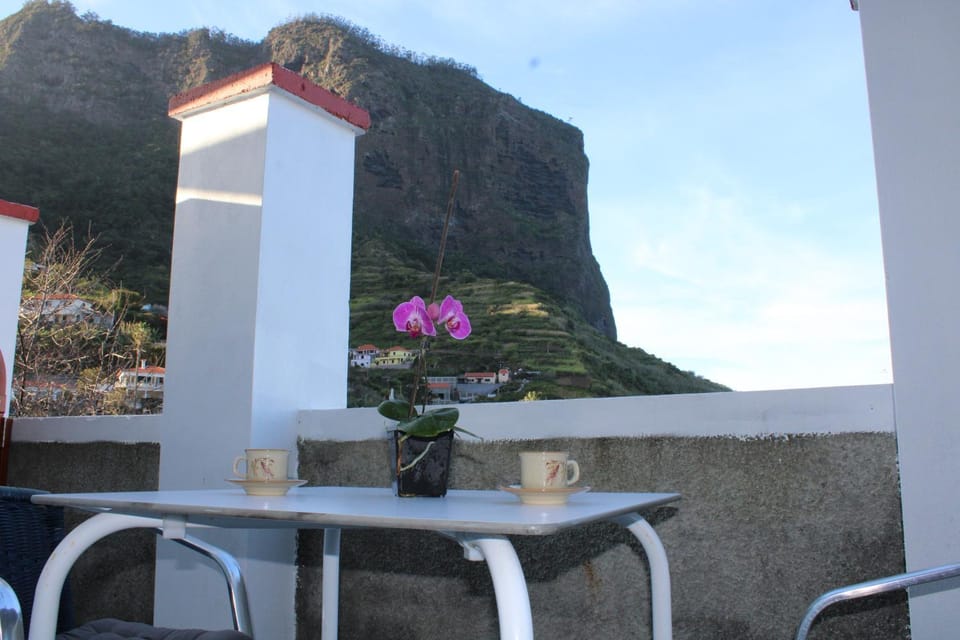 View (from property/room), Balcony/Terrace, Mountain view