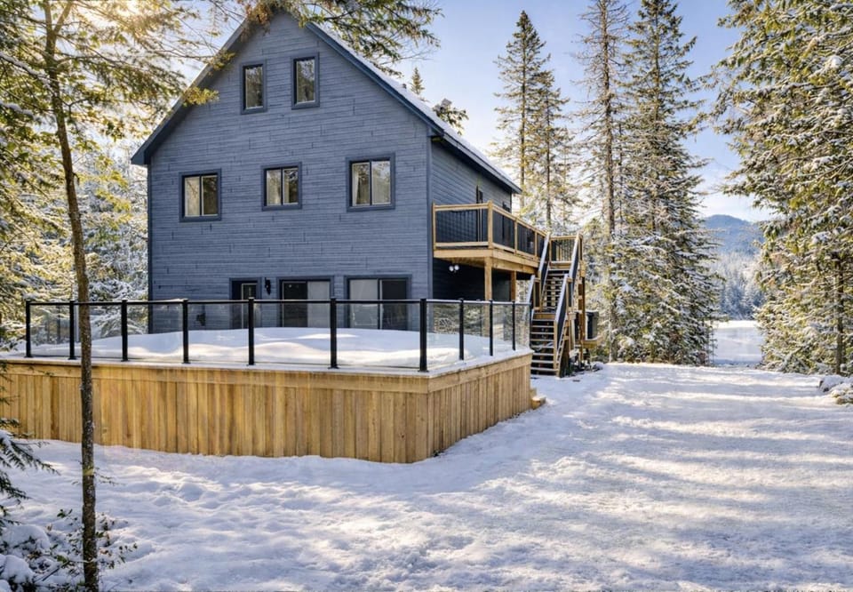 Chalet Paquette Villa House in Saint-Donat