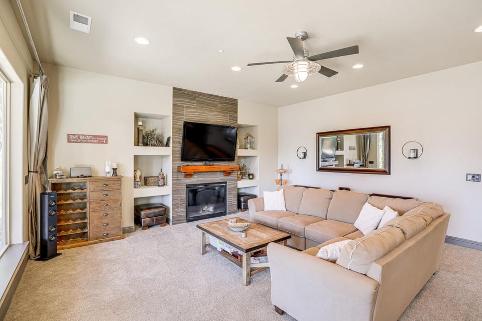 Fire Pit and Views Serene Lake Almanor Retreat House in Lake Almanor