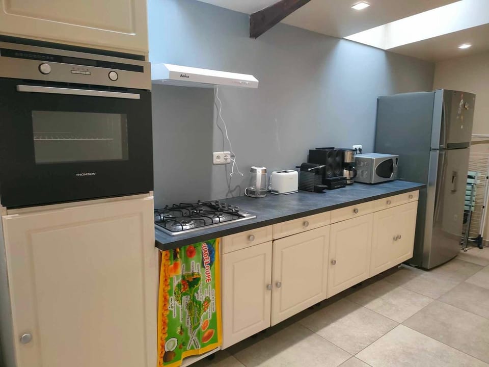 Coffee/tea facilities, Kitchen or kitchenette, dishwasher, oven, pet friendly, stove, toaster