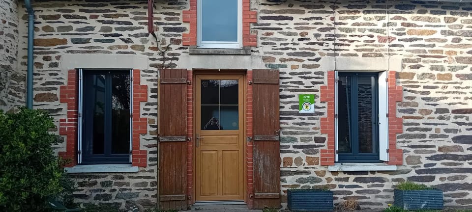 Property building, Facade/entrance, Day, Quiet street view