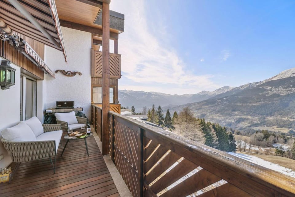 Spring, Day, Natural landscape, BBQ facilities, BBQ facilities, View (from property/room), Balcony/Terrace, Balcony/Terrace, Mountain view