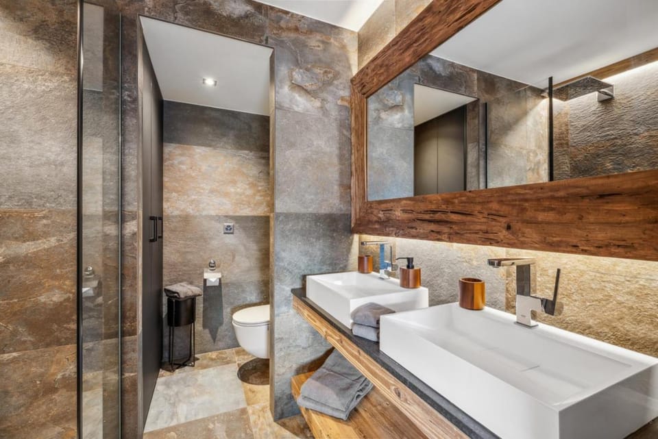 Shower, Toilet, Bathroom, towels