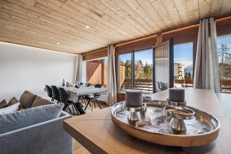 View (from property/room), View (from property/room), Living room, Seating area, Dining area, Garden view, Garden view, Mountain view, Mountain view