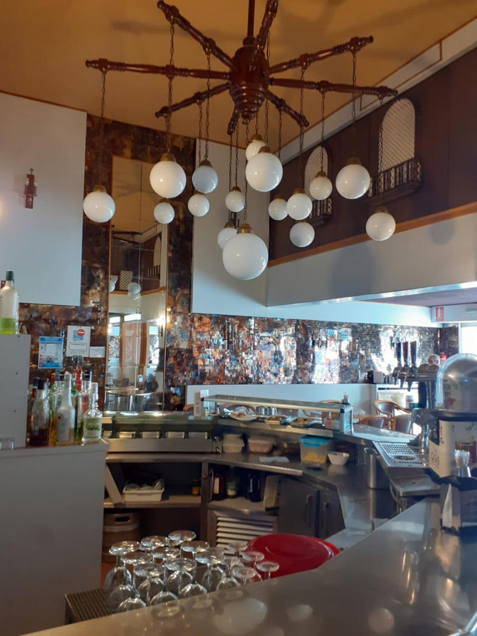 Lounge or bar, Food and drinks