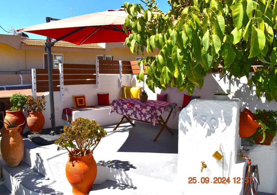 Patio, Day, Balcony/Terrace, Garden view