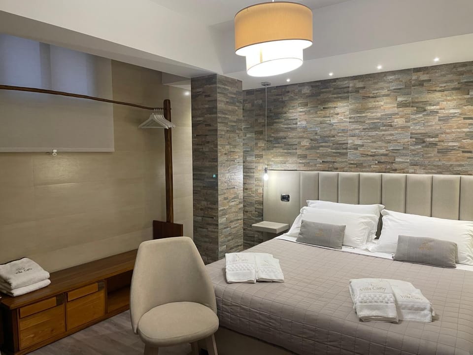 Bedroom, towels