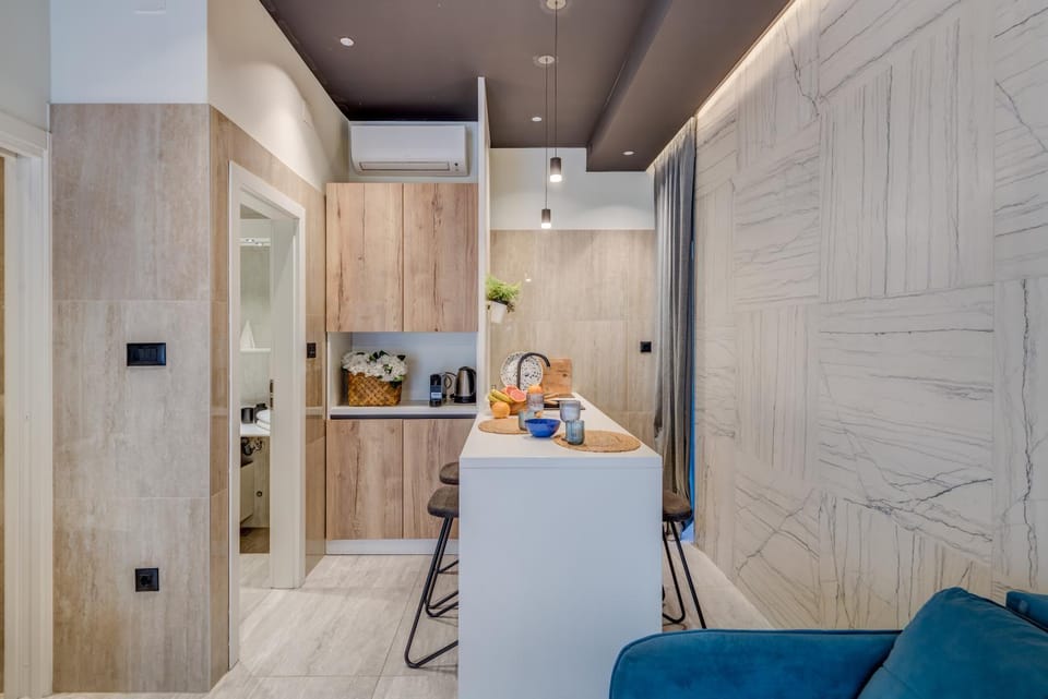 Kitchen or kitchenette, Living room, Seating area, Dining area