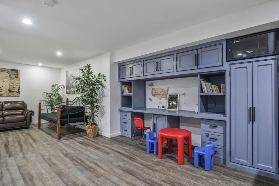 Dulles Luxury Movie Theater, Grill, Gazebo Villa in Chantilly