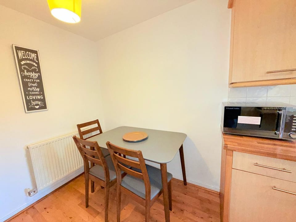 Luxury One-Bedroom House with Free Parking Apartment in Slough