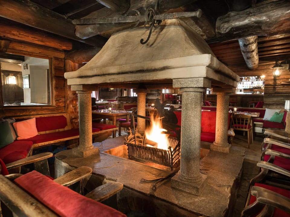 Restaurant/places to eat, Seating area, flat iron