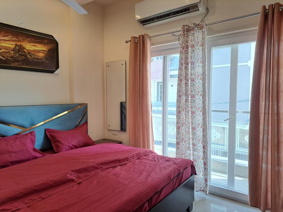 Bed, Photo of the whole room, Bedroom, air conditioner