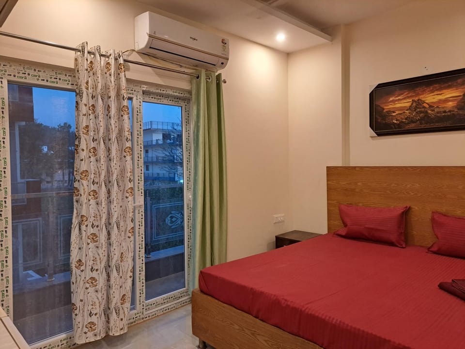 Bed, Photo of the whole room, Bedroom, air conditioner