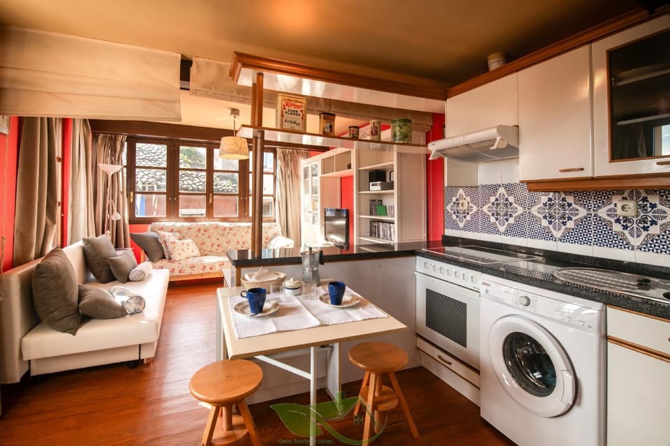 Kitchen or kitchenette, Living room