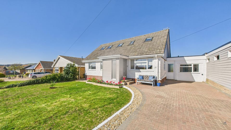 Property building, Facade/entrance, Off site