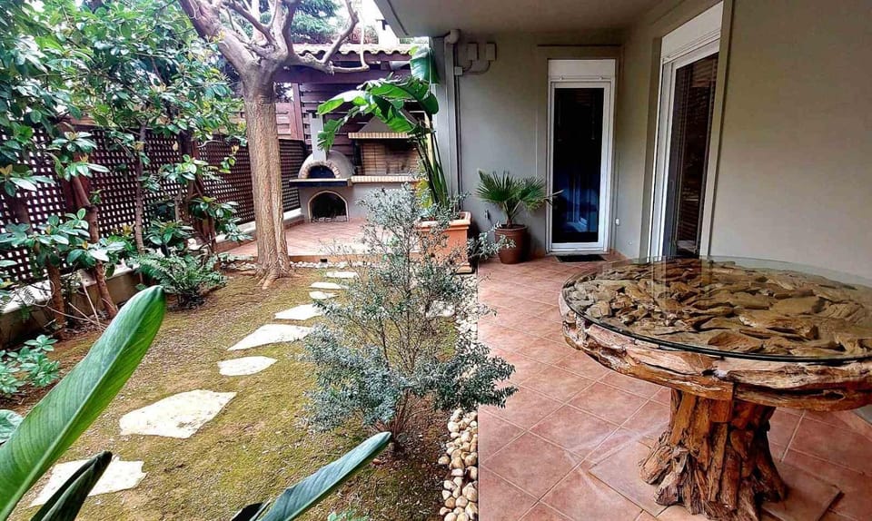 Patio, BBQ facilities, Garden