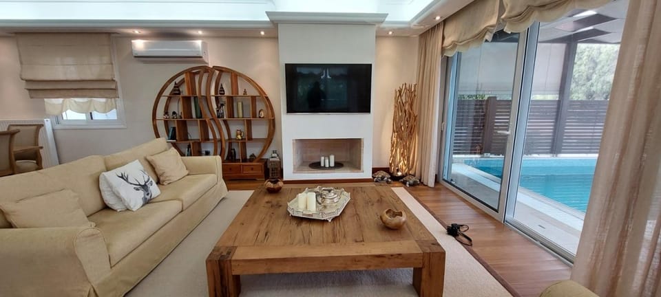 TV and multimedia, Living room, Seating area, Pool view, Swimming pool, air conditioner