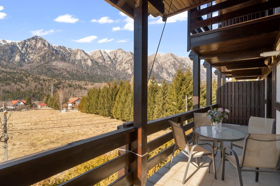 Day, Natural landscape, View (from property/room), Balcony/Terrace, Dining area, Mountain view