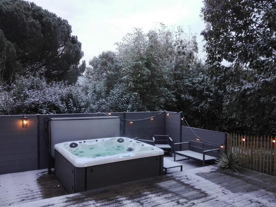Winter, Hot Tub