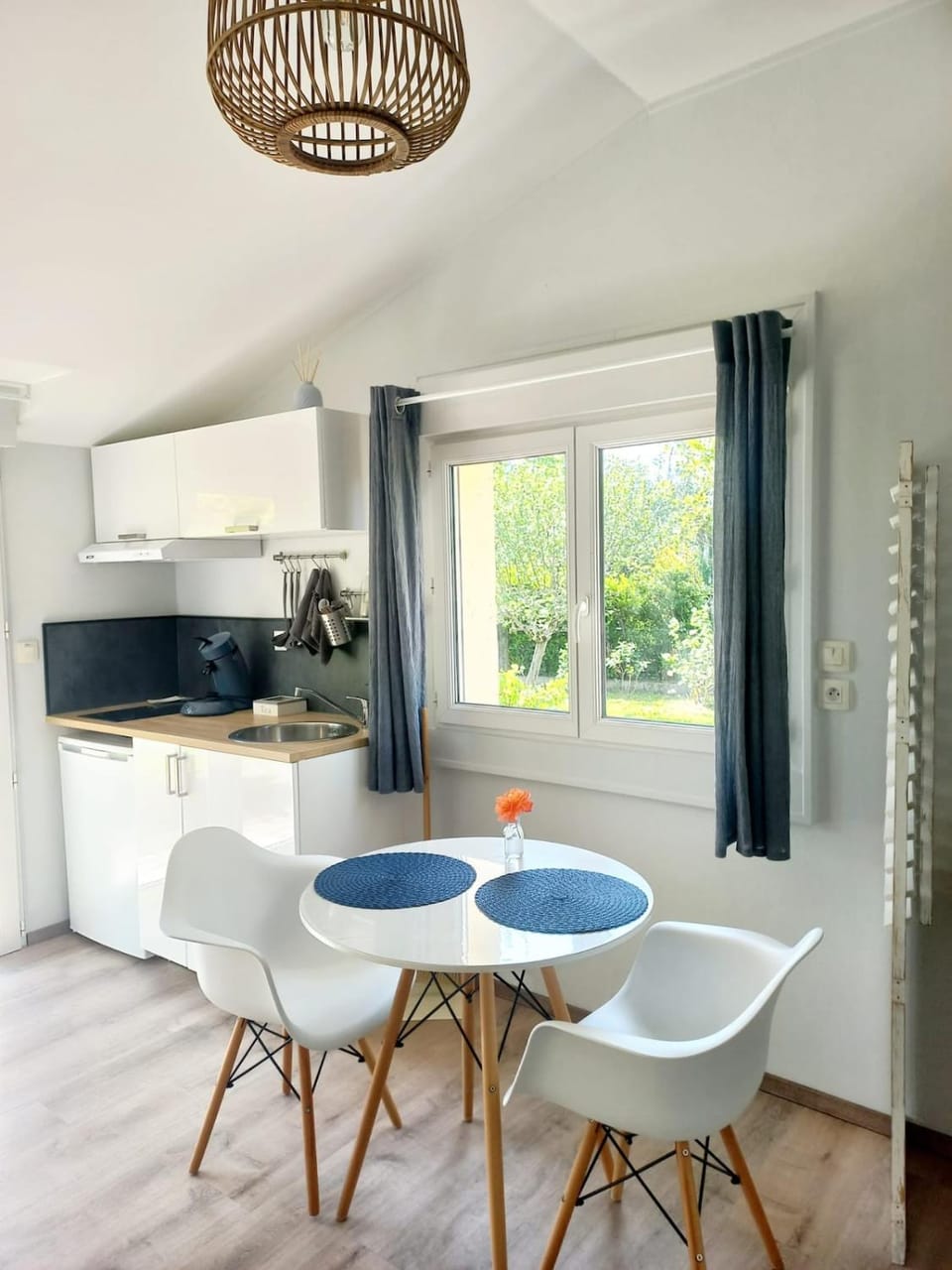 Kitchen or kitchenette, Living room