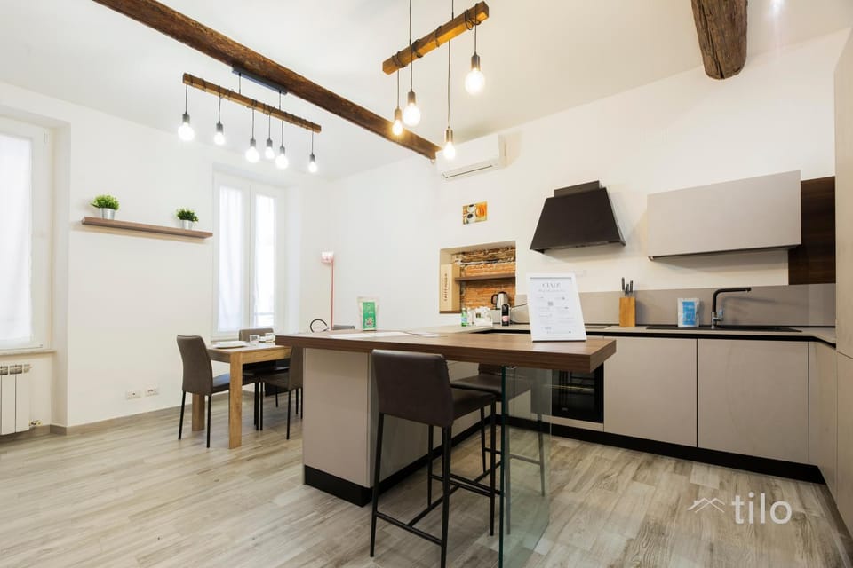 Kitchen or kitchenette, minibar, oven, stove
