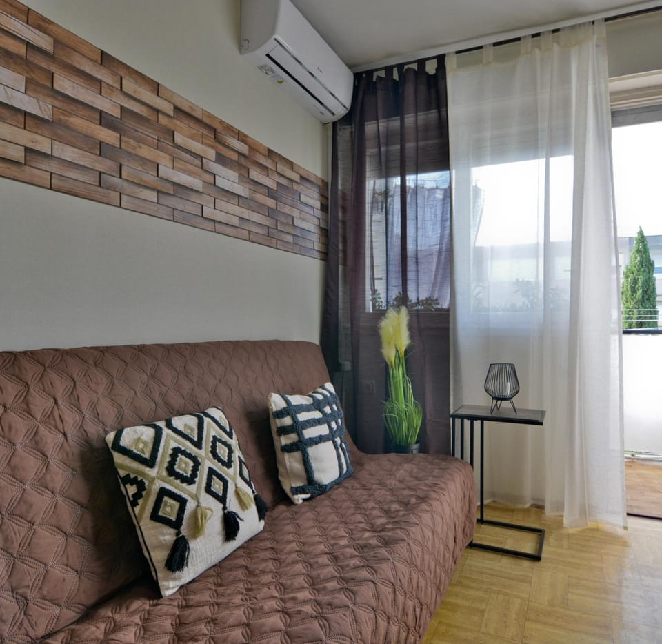 Living room, Seating area, air conditioner