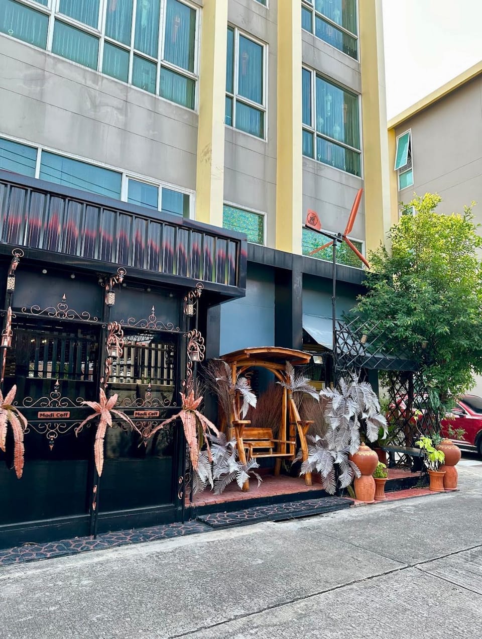 โรงพักบางระมาด by ModiCoff Café Hotel in Bangkok