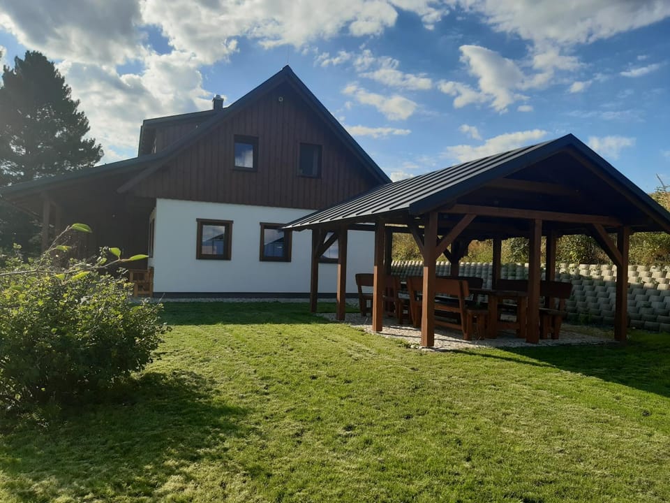 Property building, Patio, Garden, Balcony/Terrace, Seating area, Garden view