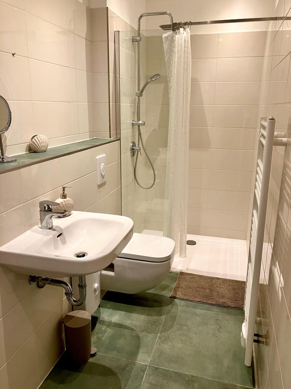 Shower, Toilet, Bathroom