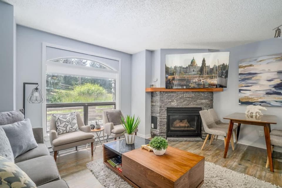 Luxury 2-Bed Whistler Village Apartment in Whistler