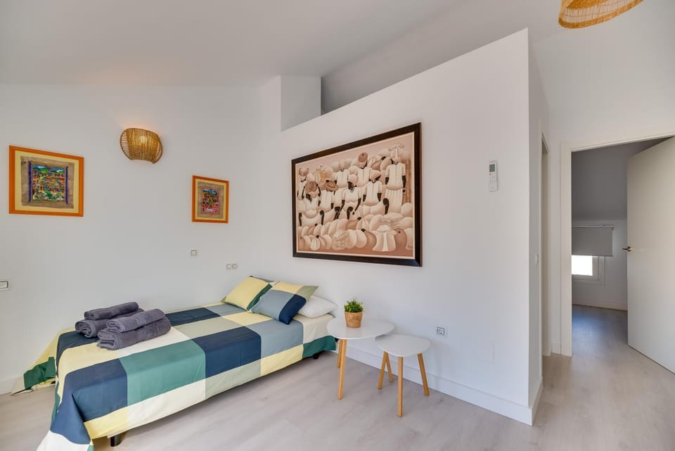 Bed, Living room