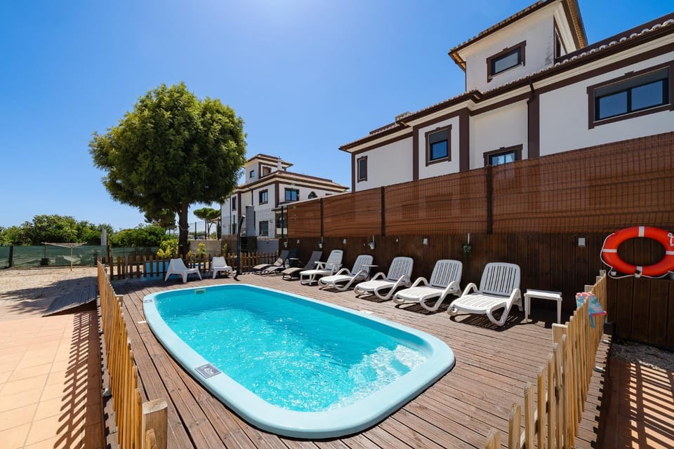Day, Pool view, Swimming pool, sunbed