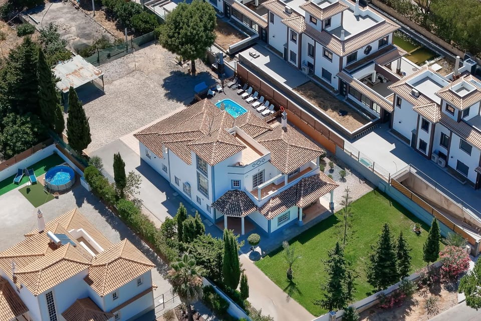 Property building, Bird's eye view, Swimming pool