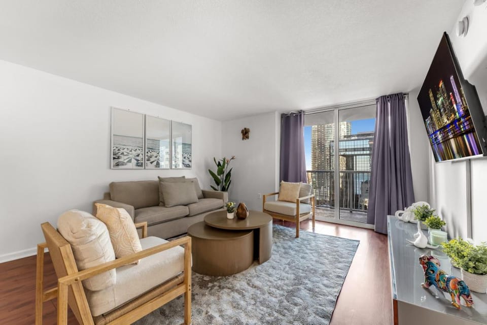 Perfectly Located Miami 3BR with Stunning Views Apartment in Brickell