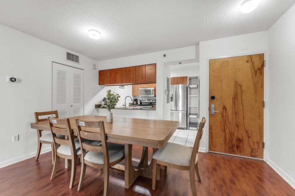 Perfectly Located Miami 3BR with Stunning Views Apartment in Brickell