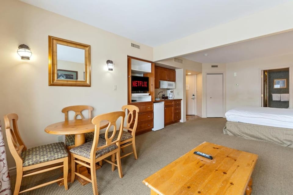 Peaceful Escape King Bed and Outdoor Activities Apartment in New York