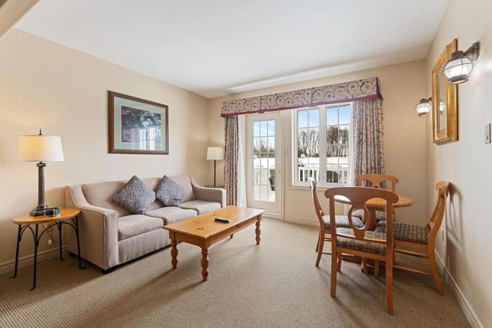Peaceful Escape King Bed and Outdoor Activities Apartment in New York
